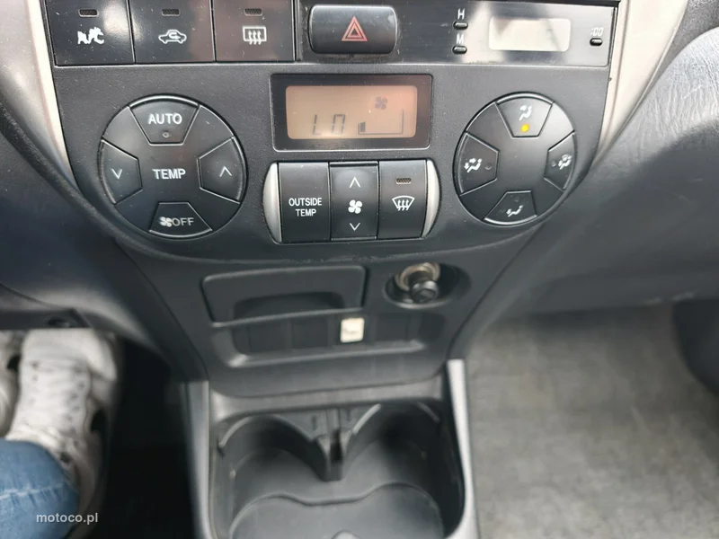 Toyota RAV 4 XA20 32