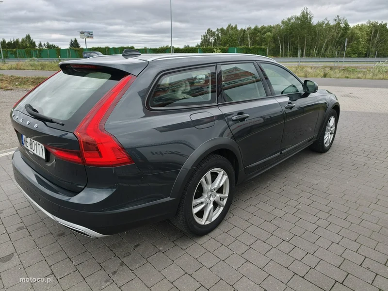 Volvo V90 Cross Country 11