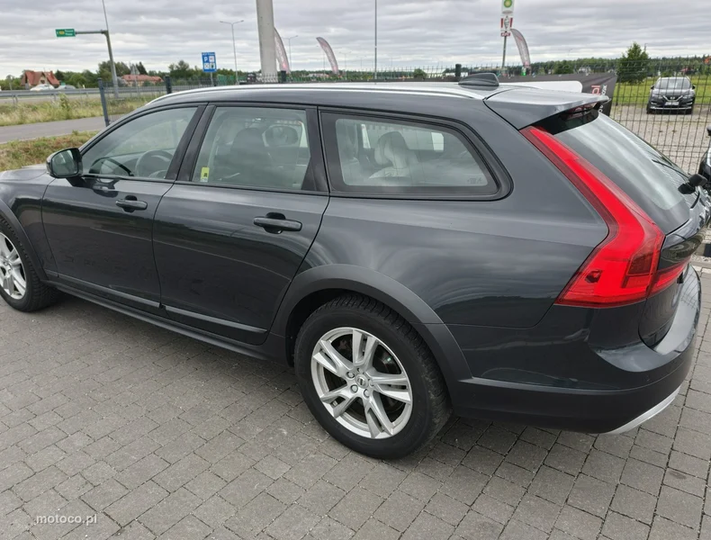 Volvo V90 Cross Country 13