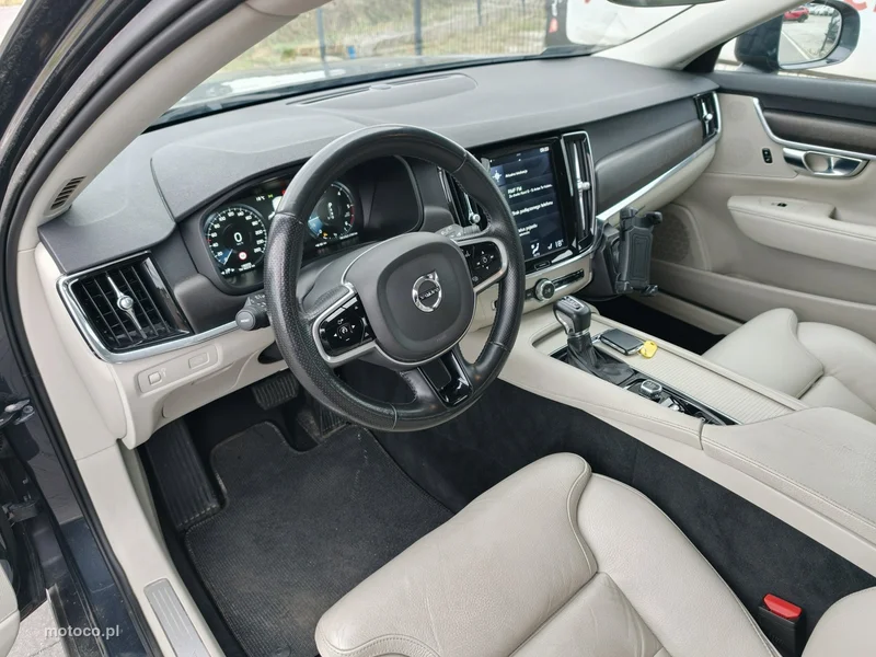 Volvo V90 Cross Country 32