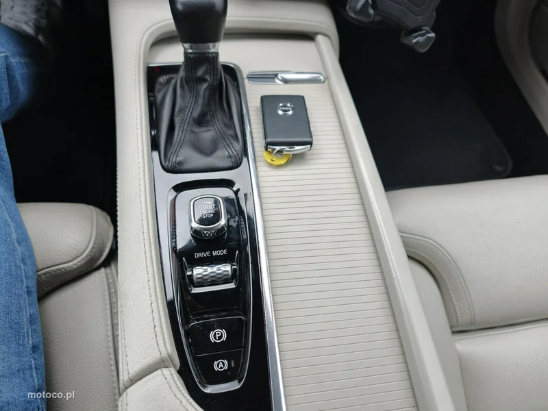 Volvo V90 Cross Country 38