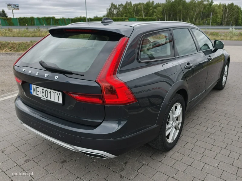 Volvo V90 Cross Country 10
