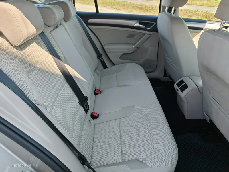Volkswagen Golf VII 16