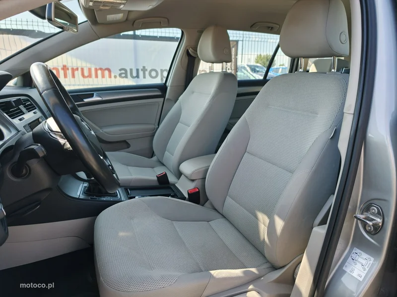 Volkswagen Golf VII 27
