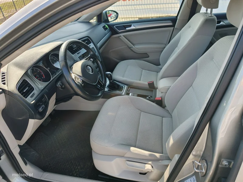 Volkswagen Golf VII 28