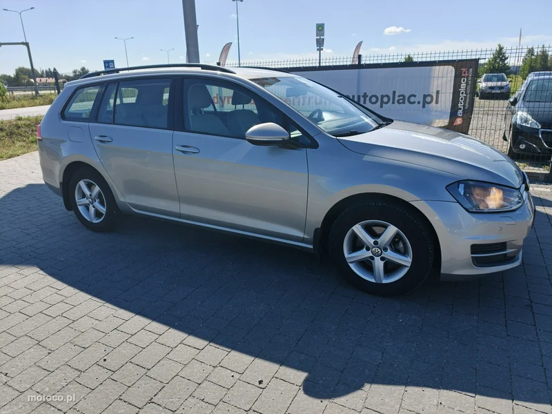 Volkswagen Golf VII 6