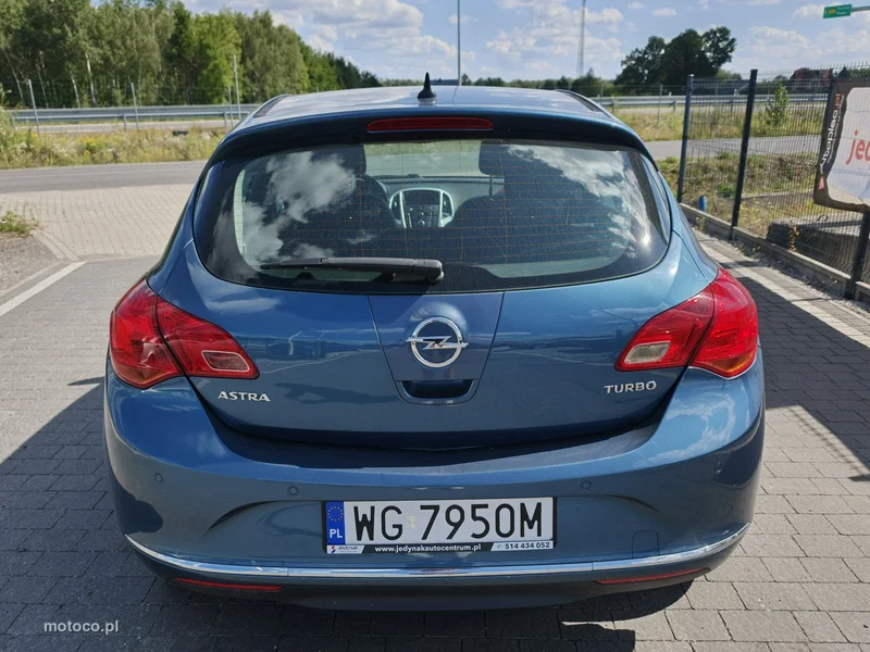 Opel Astra J 8