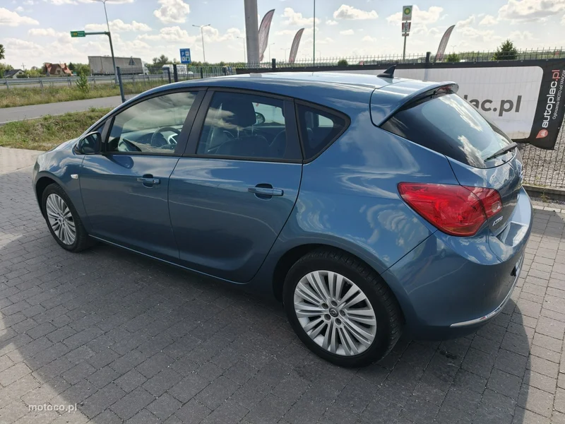 Opel Astra J 10