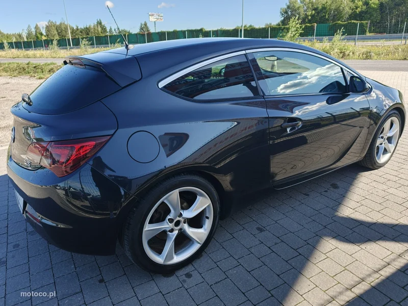 Opel Astra GTC 11