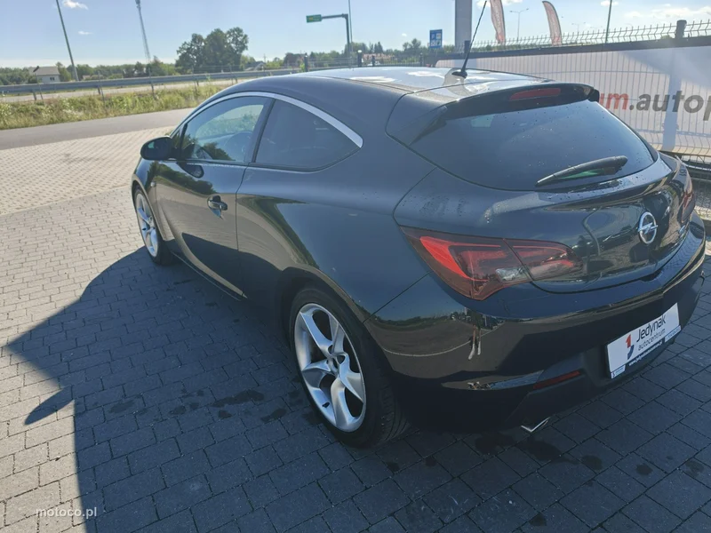 Opel Astra GTC 12