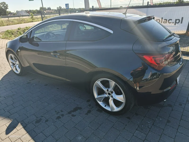 Opel Astra GTC 13