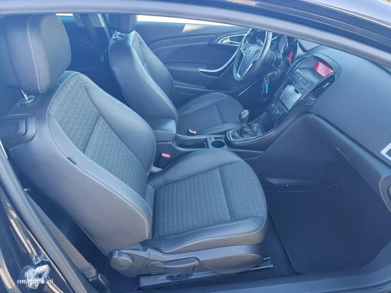 Opel Astra GTC 17