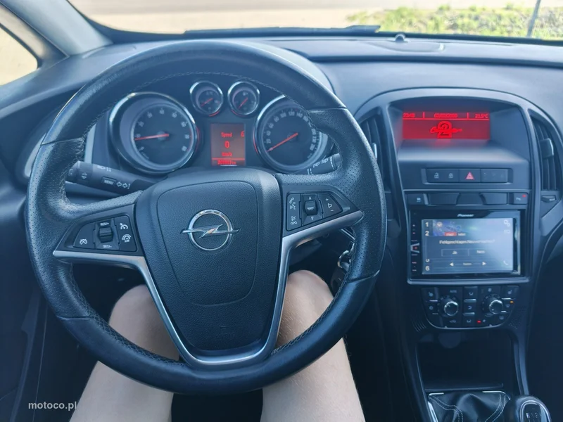 Opel Astra GTC 24