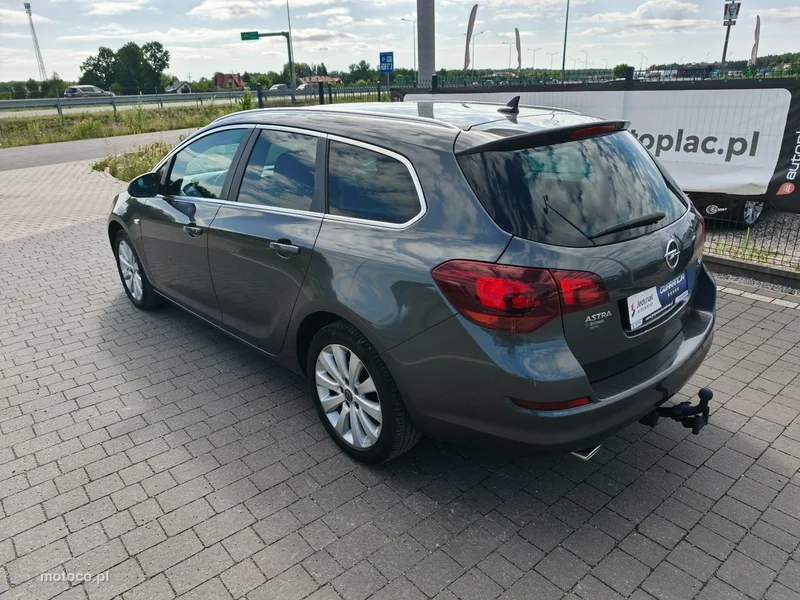 Opel Astra Sports Tourer 12