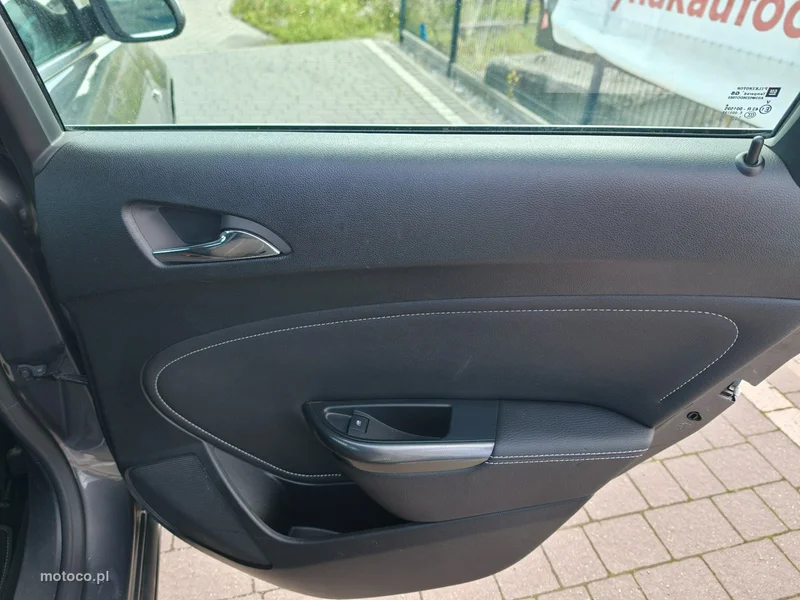 Opel Astra Sports Tourer 14