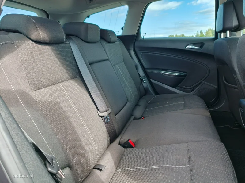Opel Astra Sports Tourer 15