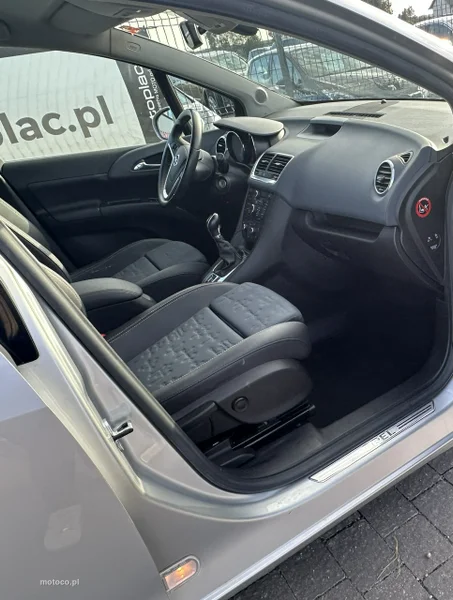 Opel Meriva B 15