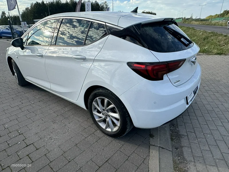 Opel Astra L 4