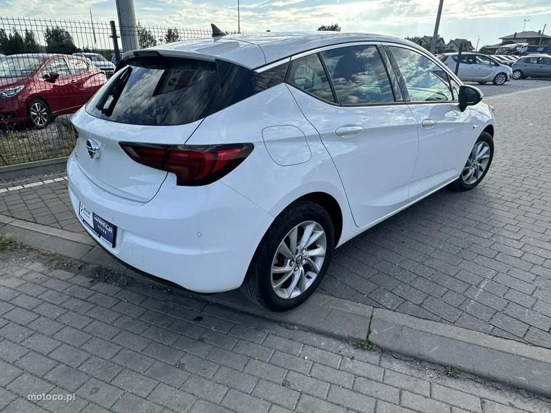 Opel Astra L 6