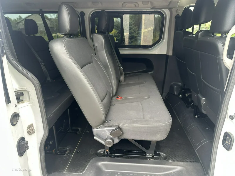 Nissan NV300 13