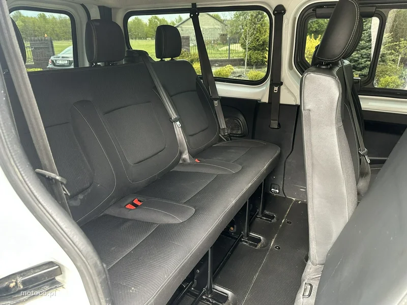 Nissan NV300 14