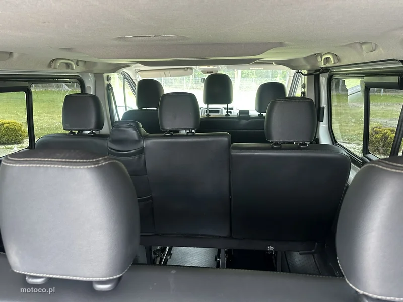 Nissan NV300 15