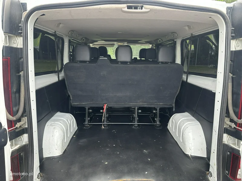 Nissan NV300 16