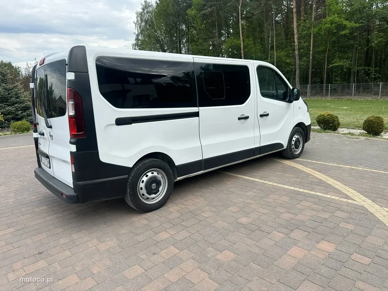 Nissan NV300 5