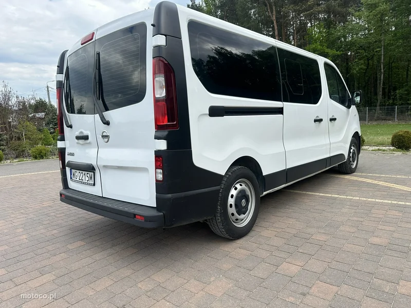 Nissan NV300 6