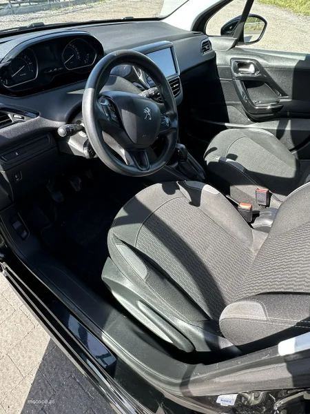 Peugeot 208 6