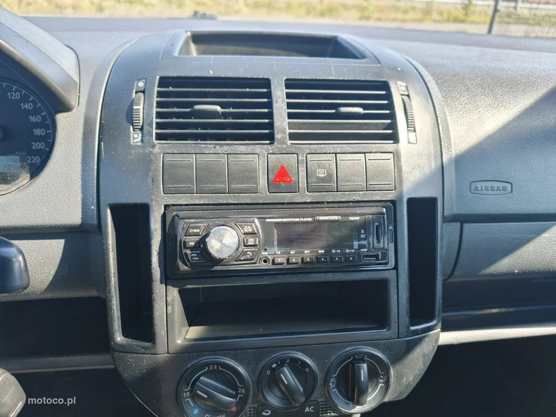 Volkswagen Polo IV 9N 32