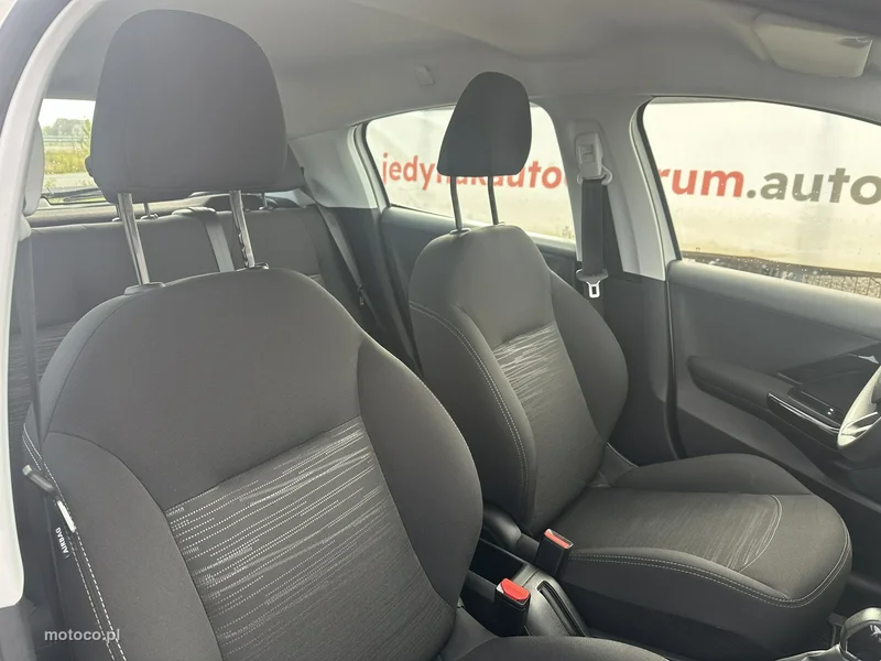 Peugeot 208 15