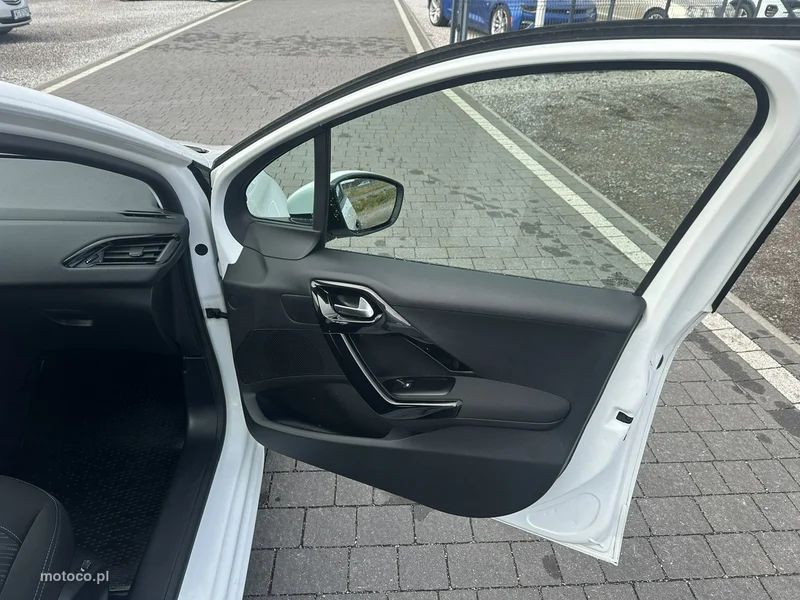 Peugeot 208 17