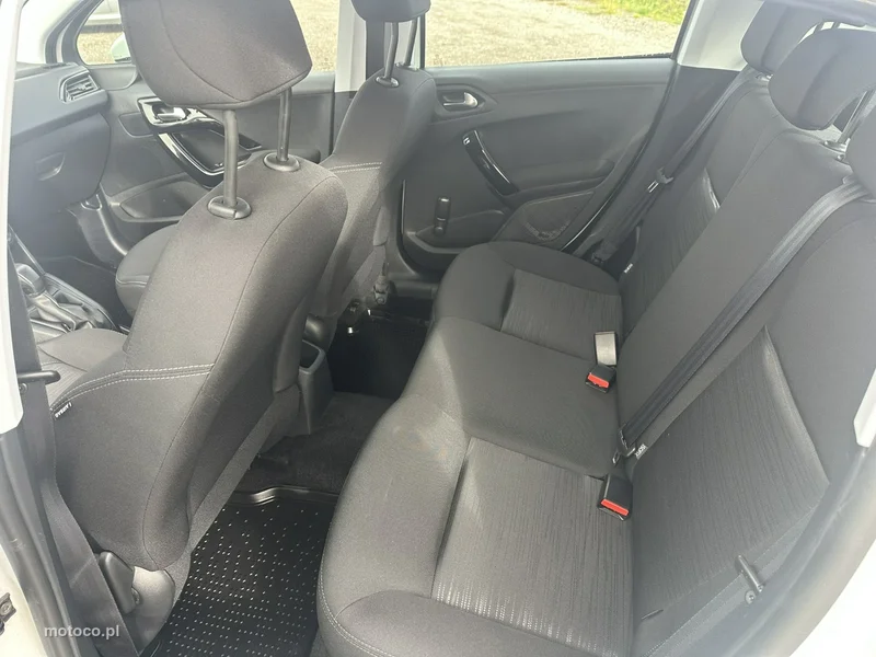 Peugeot 208 23