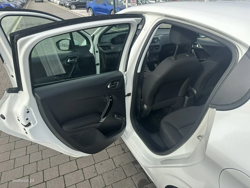Peugeot 208 24