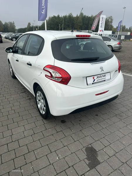 Peugeot 208 5