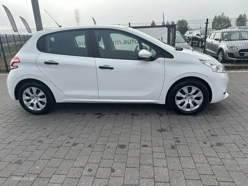 Peugeot 208 10