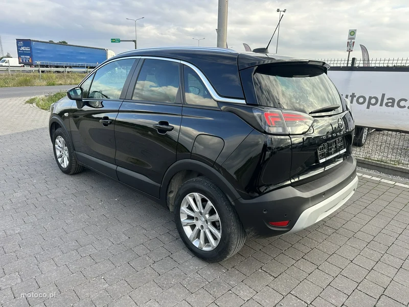 Opel Crossland I 11