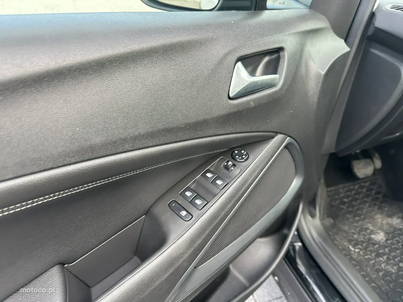 Opel Crossland I 24