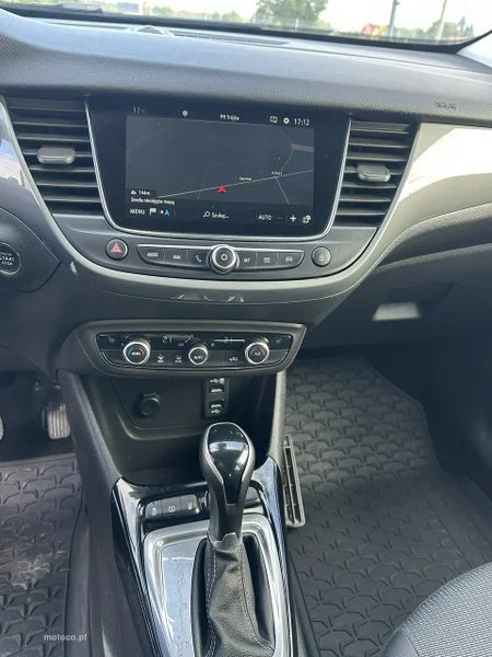 Opel Crossland I 26