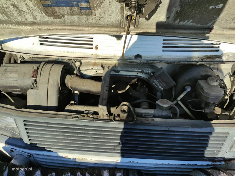 Mercedes 308D 12