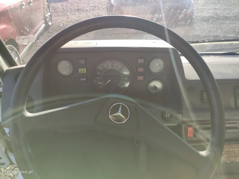Mercedes 308D 9