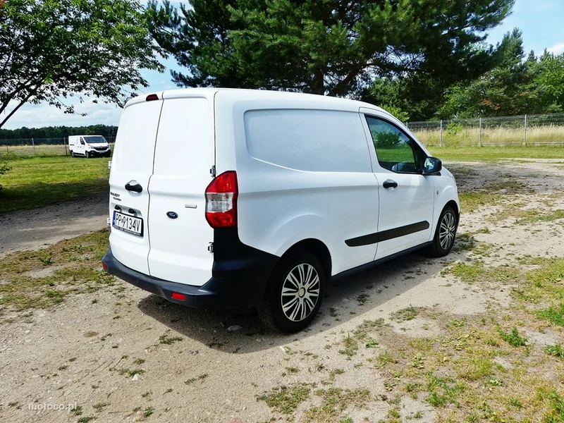 Ford Transit Courier 9