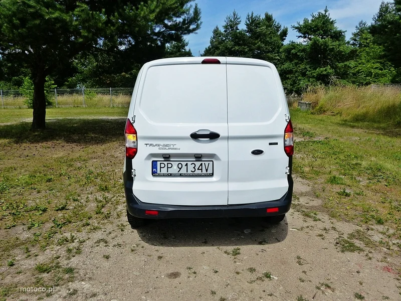 Ford Transit Courier 10