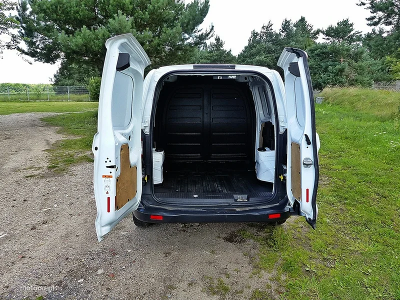 Ford Transit Courier 11