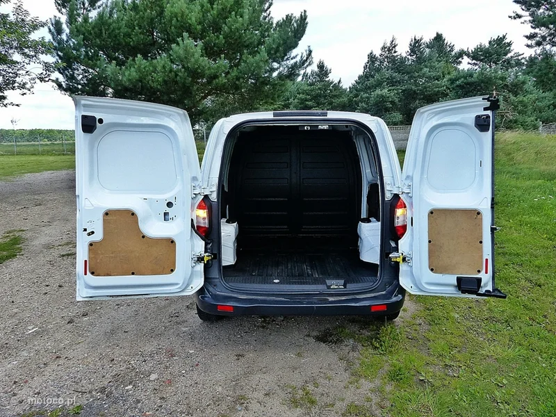 Ford Transit Courier 12