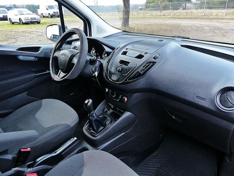 Ford Transit Courier 23