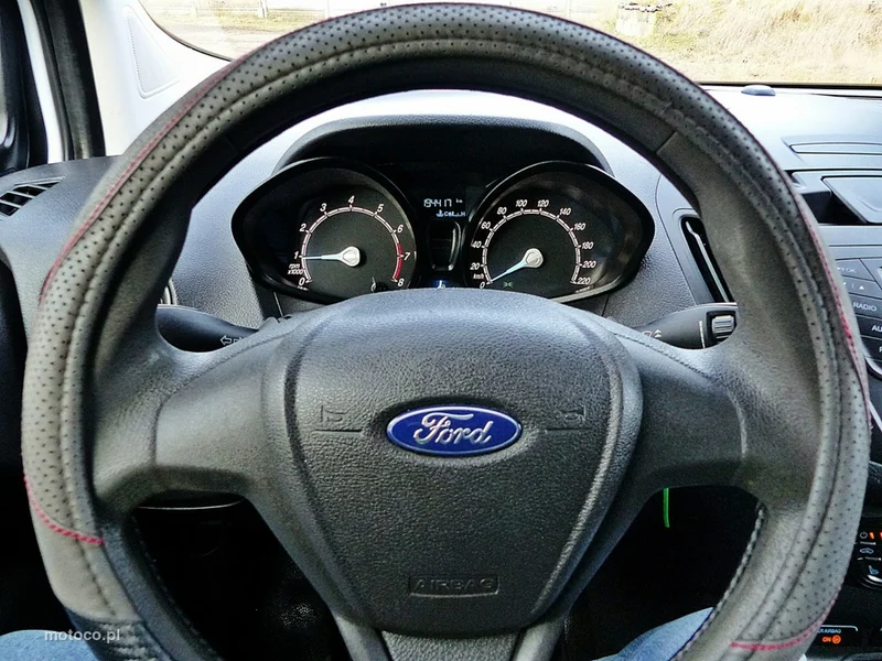 Ford Transit Courier 26