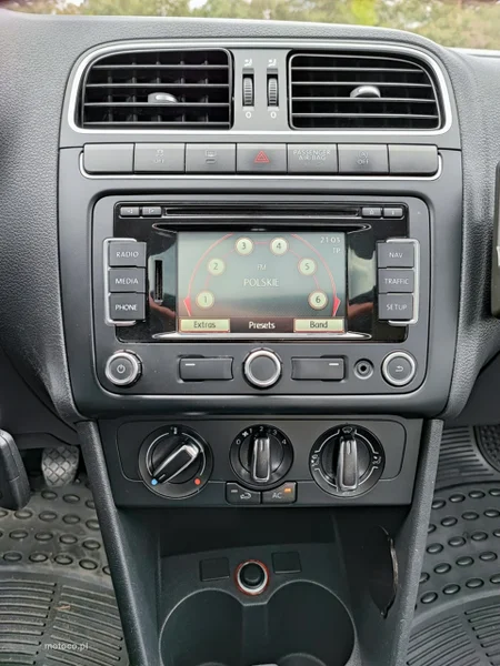 Volkswagen Polo V 6R 29