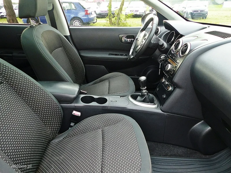 Nissan Qashqai+2 25